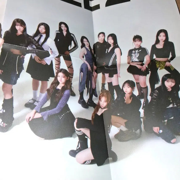 [SOLD OUT] [BUNJANG] tripleS Assemble24 Signed Album / 트리플에스 Assemble24 비매 싸인 앨범