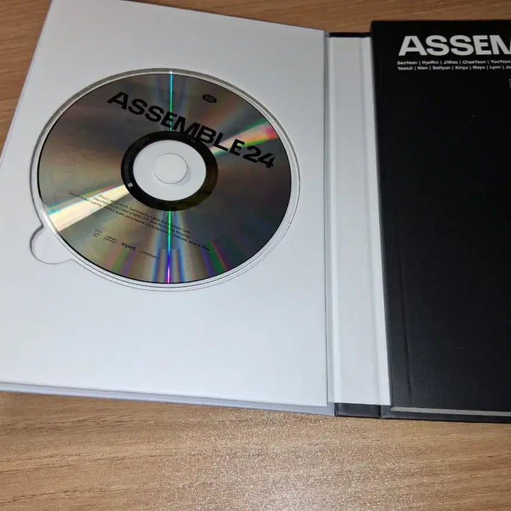 [SOLD OUT] [BUNJANG] tripleS Assemble24 Signed Album / 트리플에스 Assemble24 비매 싸인 앨범