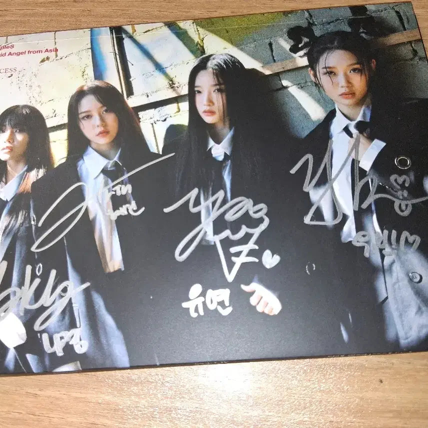 [SOLD OUT] [BUNJANG] tripleS Acid Angel from Asia AAA Signed Album / 트리플에스 Acid Angel from Asia AAA 싸인앨범