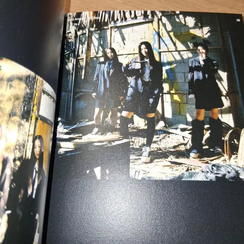 [SOLD OUT] [BUNJANG] tripleS Acid Angel from Asia AAA Signed Album / 트리플에스 Acid Angel from Asia AAA 싸인앨범