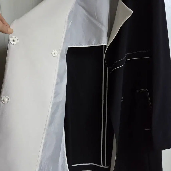 [BUNJANG] KL by LYNN Black and White Color Block Coat / 하객룩 KL by  LYNN  블랙 앤 화이트 배색 코트