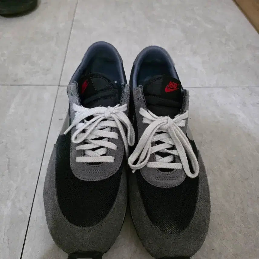 [BUNJANG] Nike Daybreak Metallic Silver Sneakers / 나이키 데이브레이크 메탈릭실버 295