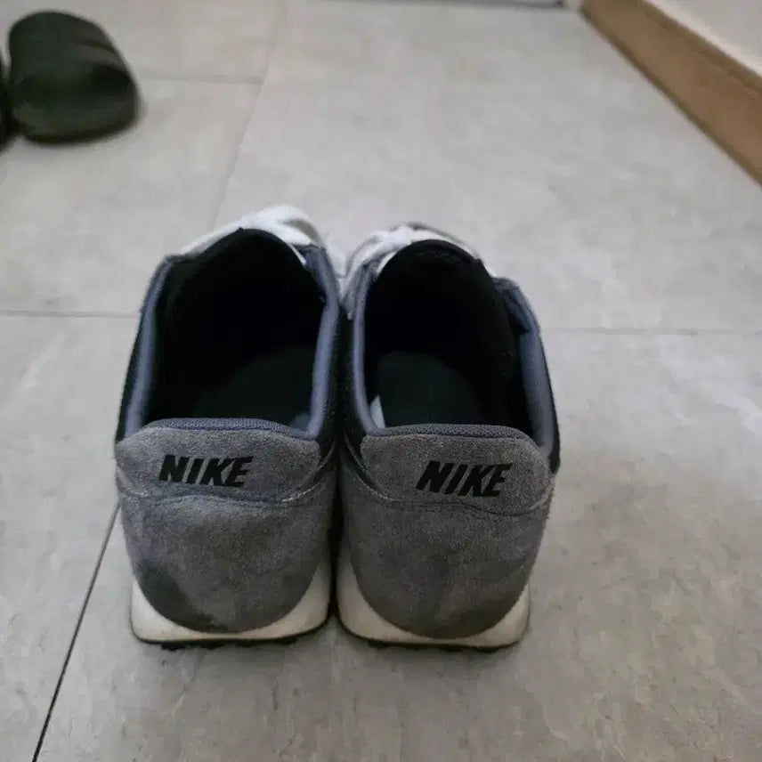 [BUNJANG] Nike Daybreak Metallic Silver Sneakers / 나이키 데이브레이크 메탈릭실버 295
