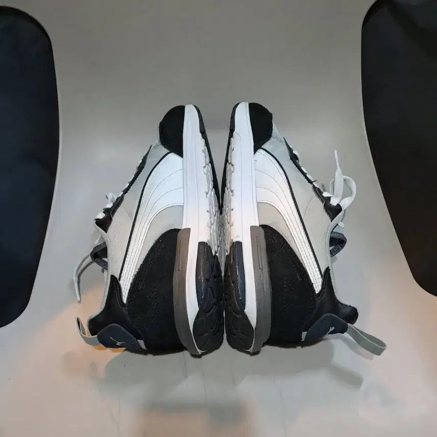 [SOLD OUT] 푸마 R22 블랙/그레이 메쉬 스니커즈 270mm