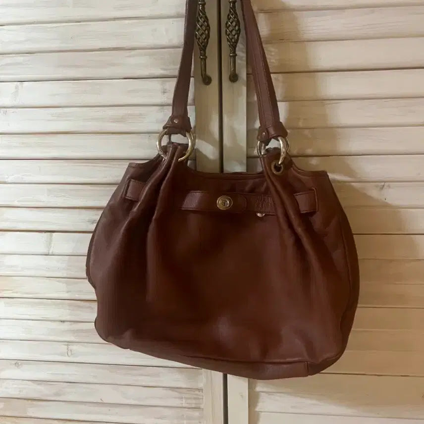 [SOLD OUT] 만다리나덕 가죽 브라운 숄더백