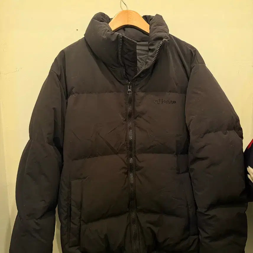 [SOLD OUT] 엘레쎄 블랙 패딩 점퍼