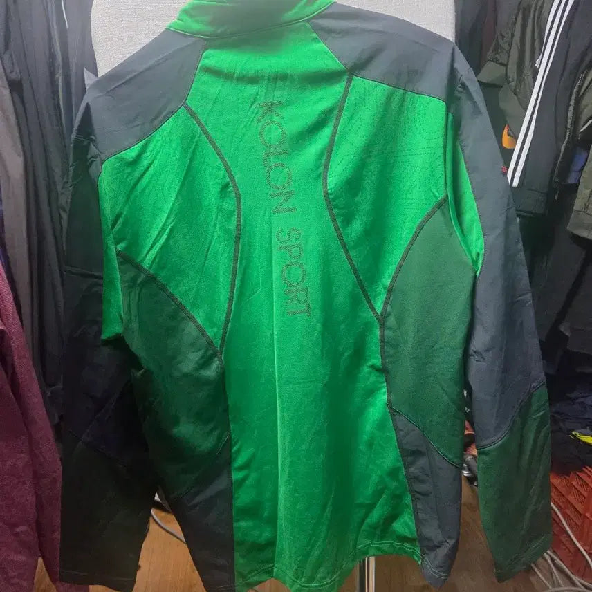 [BUNJANG] Kolon Green Half-Neck Long Sleeve T-shirt / 코오롱 그린 컬러 하프넥 긴팔 티셔츠