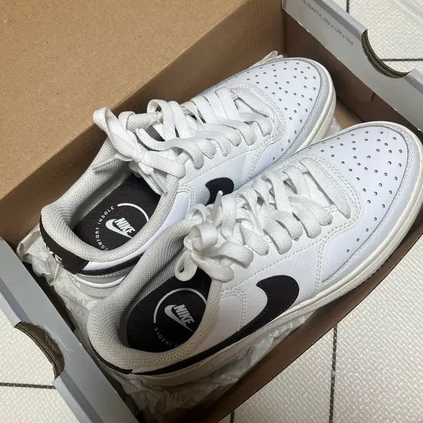 [BUNJANG] Nike Court Vision Low White/Brown Sneakers / 나이키 코트 비전 로우 흰/밤 225