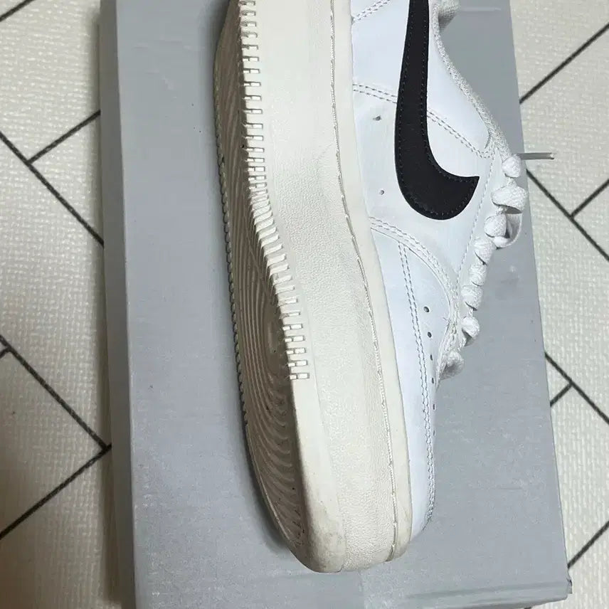 [BUNJANG] Nike Court Vision Low White/Brown Sneakers / 나이키 코트 비전 로우 흰/밤 225