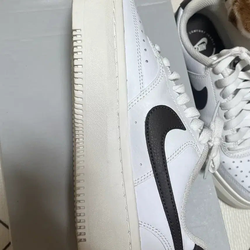 [BUNJANG] Nike Court Vision Low White/Brown Sneakers / 나이키 코트 비전 로우 흰/밤 225