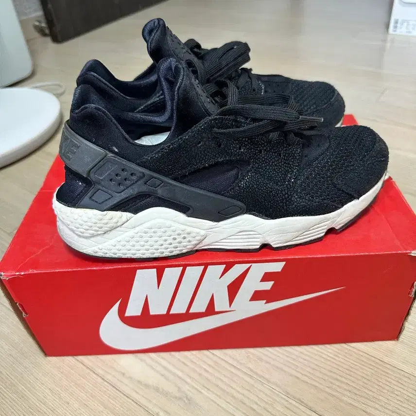 [BUNJANG] Nike Huarache Black Sneakers / 나이키 허라취 275