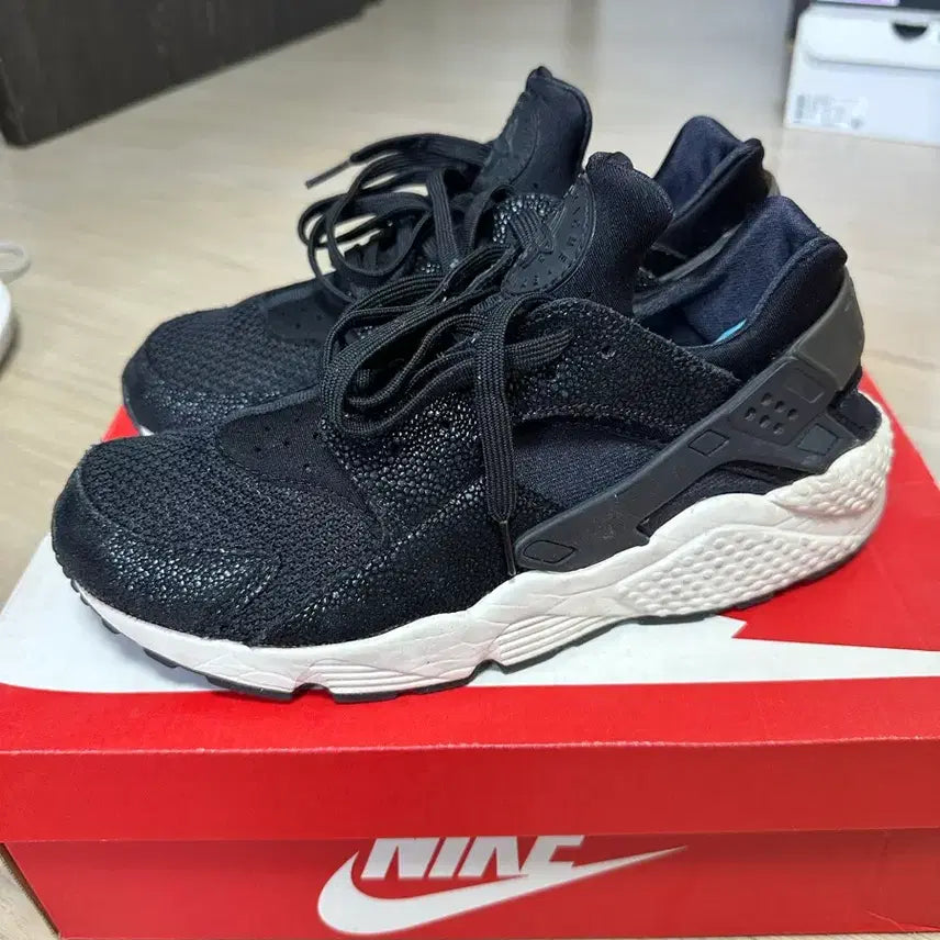 [BUNJANG] Nike Huarache Black Sneakers / 나이키 허라취 275