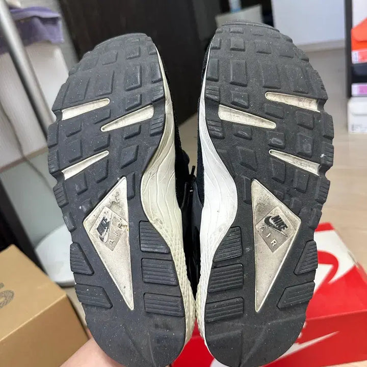 [BUNJANG] Nike Huarache Black Sneakers / 나이키 허라취 275