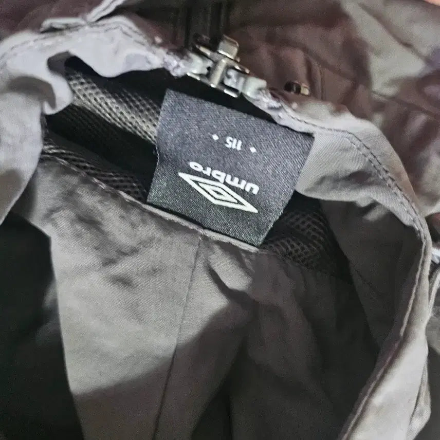 [BUNJANG] Umbro Classic Hooded Windbreaker Jacket Charcoal / 엄브로 후드 바람막이 점퍼엄브로 클래식 후드형 바람막이 집업 자켓 차콜