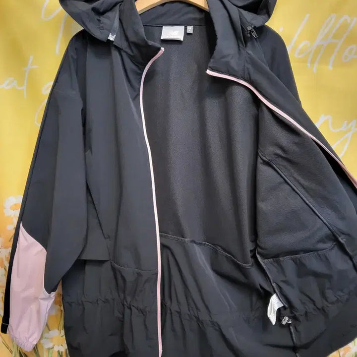 [SOLD OUT] 뉴발란스 블랙/핑크 후드 바람막이 95L