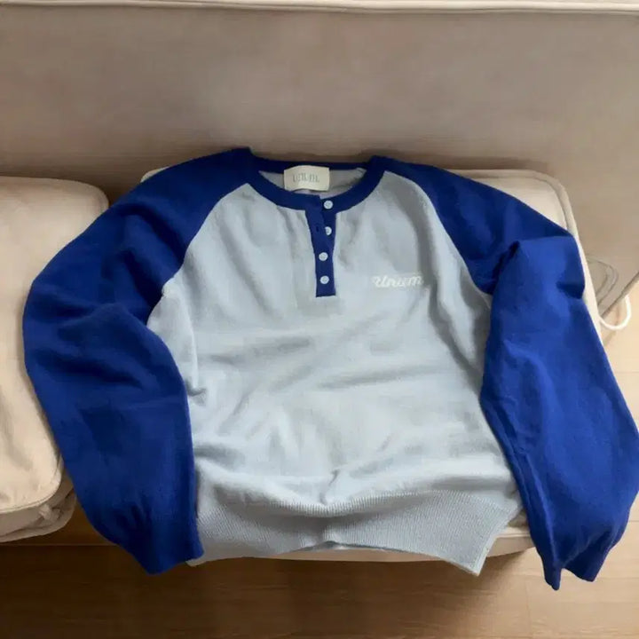 [BUNJANG] Unusual Henry Colorblock Knit Sweater / 언유즈얼 헨리배색니트 블루