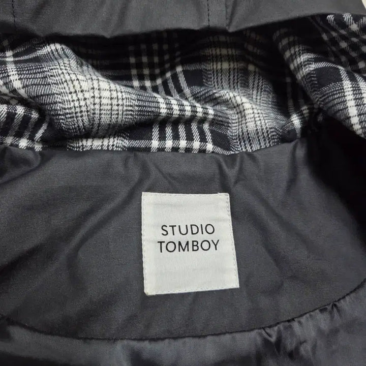 [BUNJANG] Studio Tomboy Black Hooded Jumper / 스튜디오 톰보이 블랙 후드 점퍼