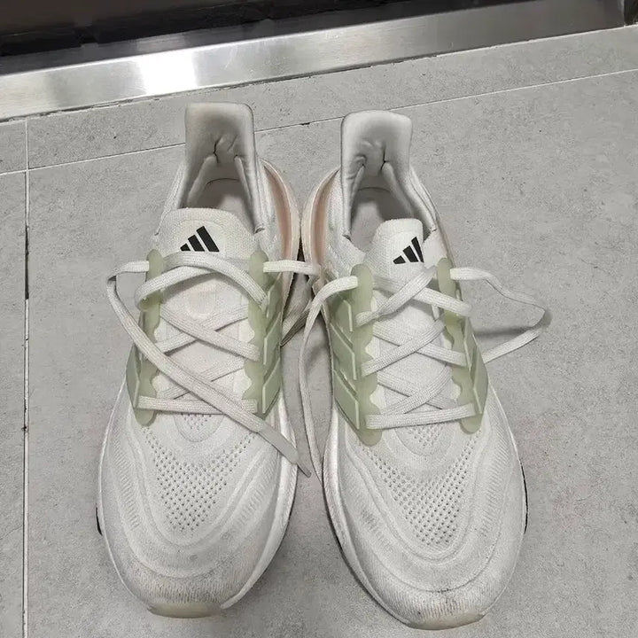 [BUNJANG] Adidas Ultraboost Light Running Shoes / 아디다스 울트라부스트 라이트 270
