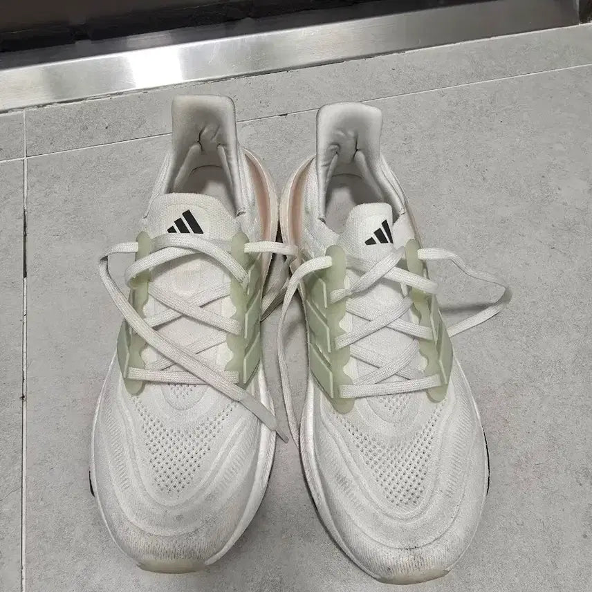 [BUNJANG] Adidas Ultraboost Light Running Shoes / 아디다스 울트라부스트 라이트 270
