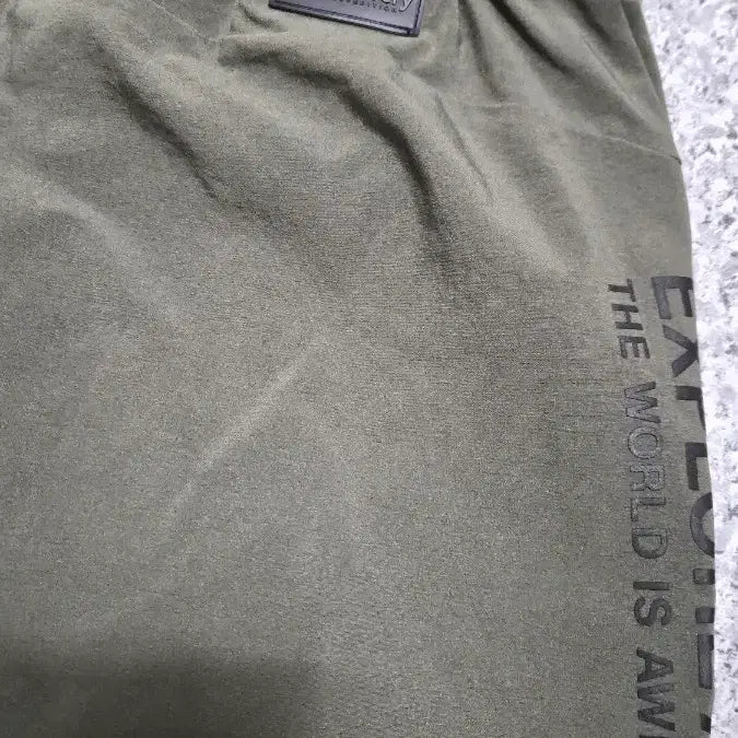 [BUNJANG] Discovery Khaki Shorts / 디스커버리 카키 반바지