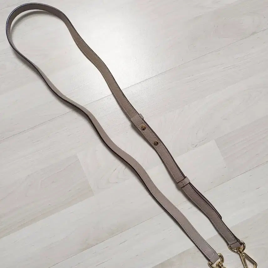 [BUNJANG] Louis Quatorze Beige Leather Strap / 루이까또즈 스트랩 (보관만)
