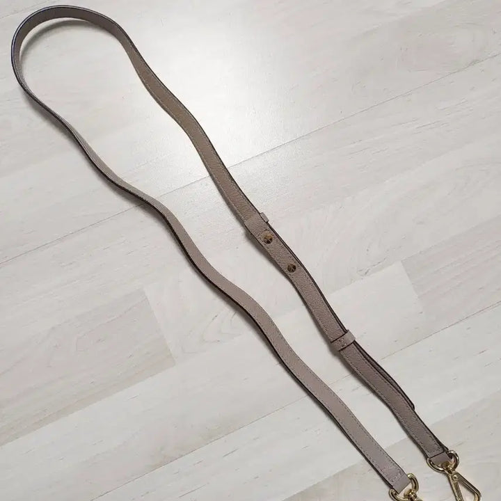[BUNJANG] Louis Quatorze Beige Leather Strap / 루이까또즈 스트랩 (보관만)