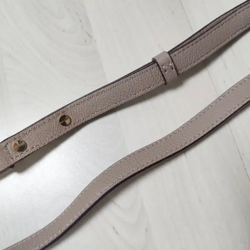[BUNJANG] Louis Quatorze Beige Leather Strap / 루이까또즈 스트랩 (보관만)