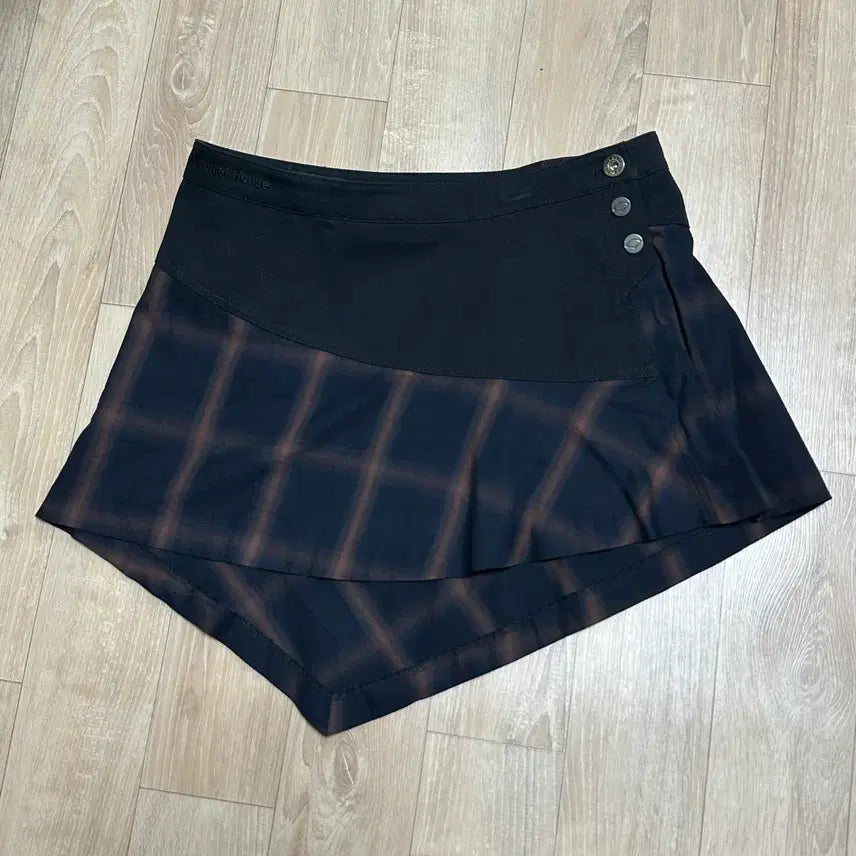 [BUNJANG] Mischief Asymmetric Two-Tone Mini Skirt Black Multi S / 미스치프 어시메트릭 투톤 미니 스커트 블랙 멀티 S