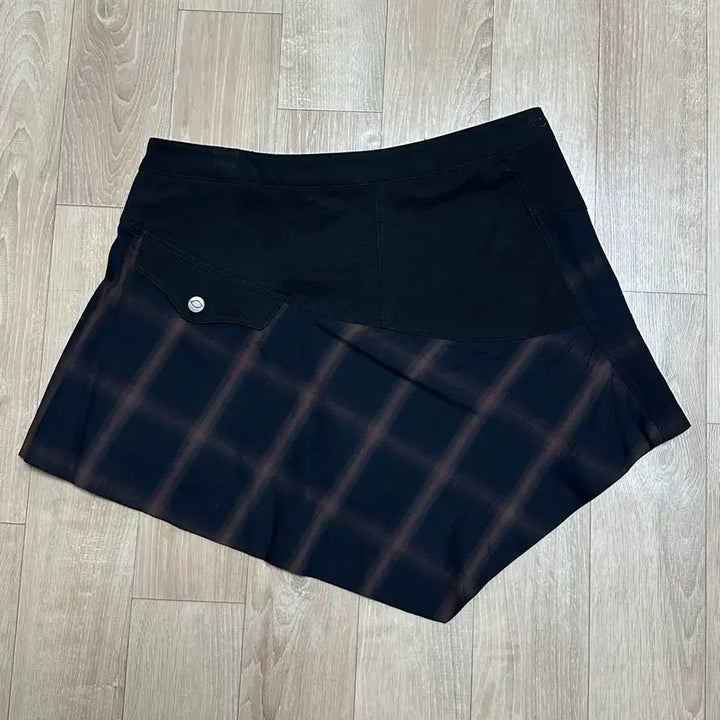 [BUNJANG] Mischief Asymmetric Two-Tone Mini Skirt Black Multi S / 미스치프 어시메트릭 투톤 미니 스커트 블랙 멀티 S