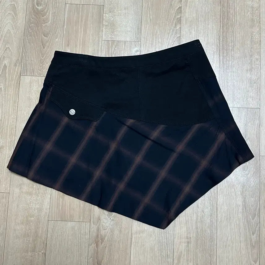 [BUNJANG] Mischief Asymmetric Two-Tone Mini Skirt Black Multi S / 미스치프 어시메트릭 투톤 미니 스커트 블랙 멀티 S