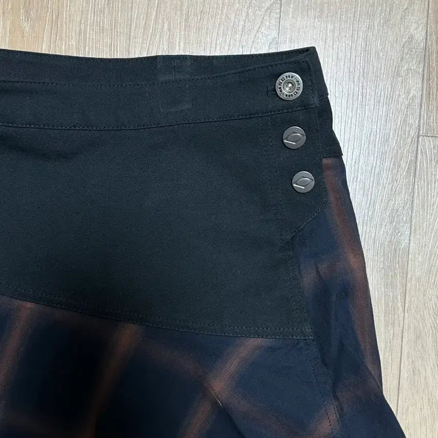 [BUNJANG] Mischief Asymmetric Two-Tone Mini Skirt Black Multi S / 미스치프 어시메트릭 투톤 미니 스커트 블랙 멀티 S