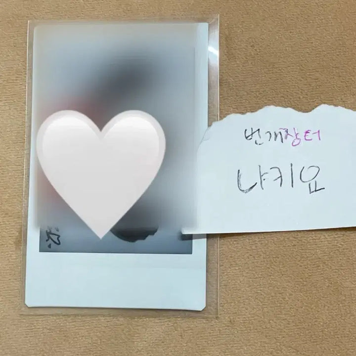 [BUNJANG] ZB1 Sung Hanbin Signed Polaroid / 성한빈 싸폴 싸인 폴라로이드 signed pola