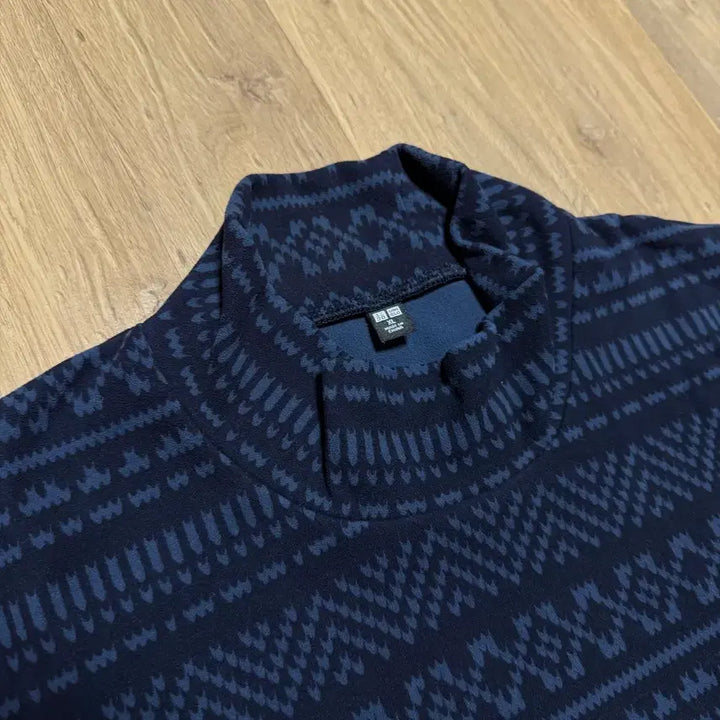 [BUNJANG] Uniqlo Fleece Mock Neck T-shirt / [가격내림] [UNIQLO] 후리스 모크넥 티