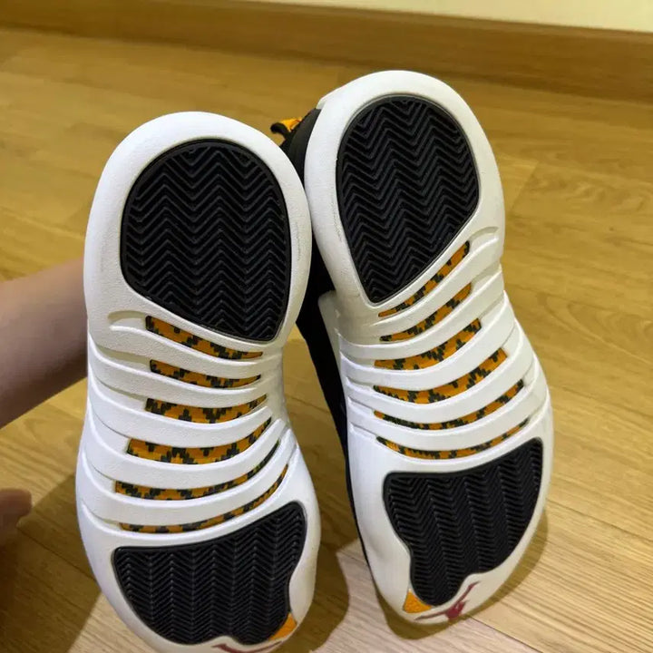 [BUNJANG] Nike Air Jordan 12 Retro Black Sneakers / 나이키 에어 조던 12 레트로 블랙 285mm