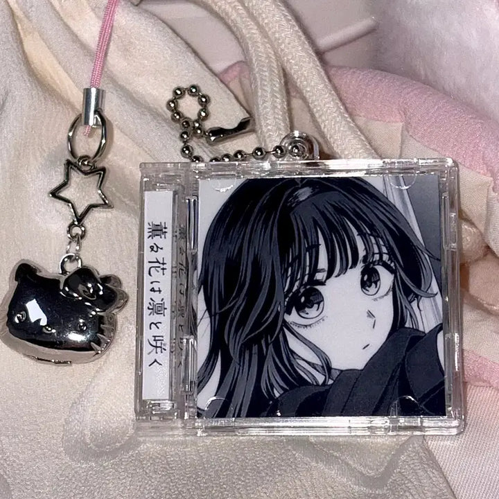 [BUNJANG] NFC Black and White Waguri Acrylic CD Keychain / [향기로운 꽃은 늠름하게 핀다] NFC 흑백 와구리 아크릴 CD 키링
