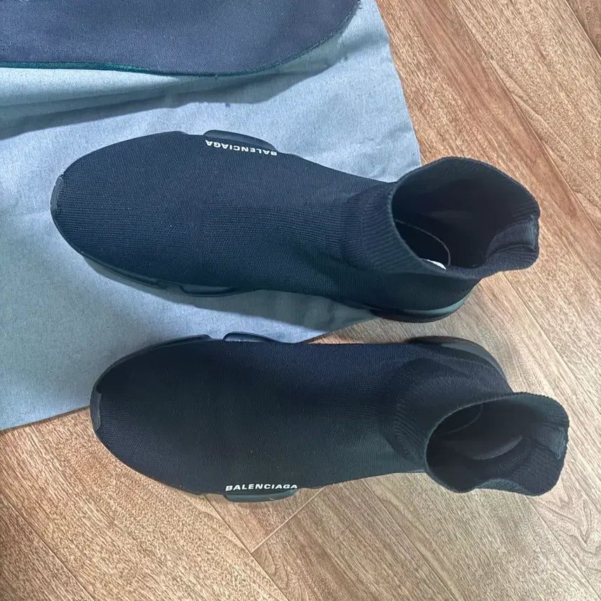 [SOLD OUT] 발렌시아가 스피드러너 블랙 44