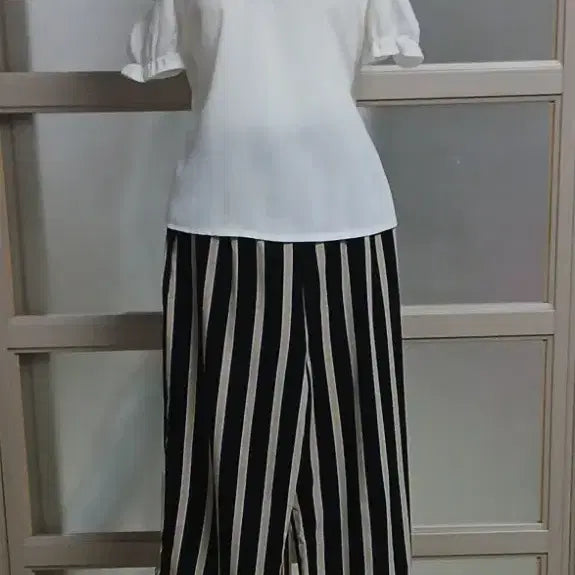 [BUNJANG] White Frill Blouse &amp; Striped Wide Pants Set / 화이트 프릴 블라우스 + 스트라이프 와이드 팬츠 세트