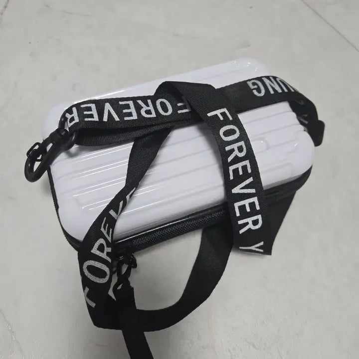 [BUNJANG] Park Ji-hyun Forever Lettering Carrier Bag / 박지현길치라도괜찮아 착용가방