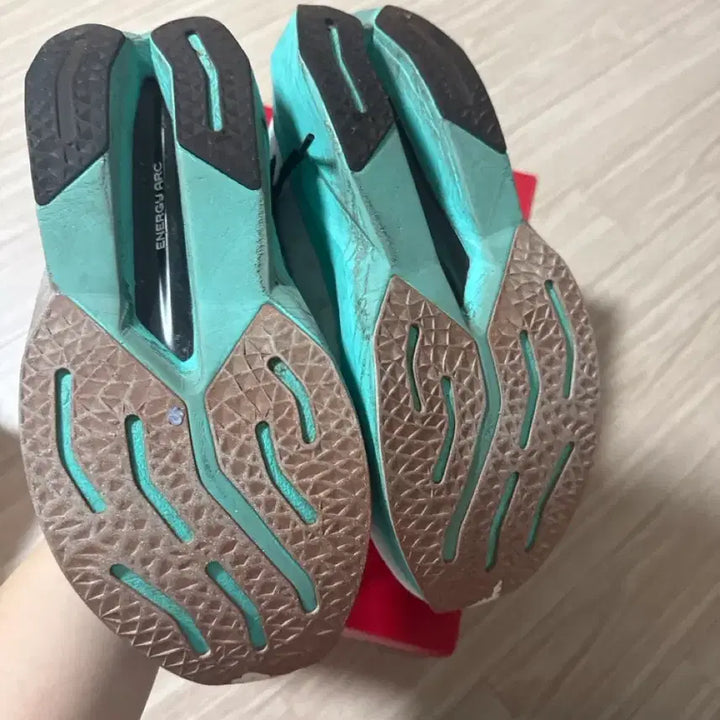 [BUNJANG] New Balance Trainer v3 Sneakers / 뉴발란스 트레이너v3 2702E