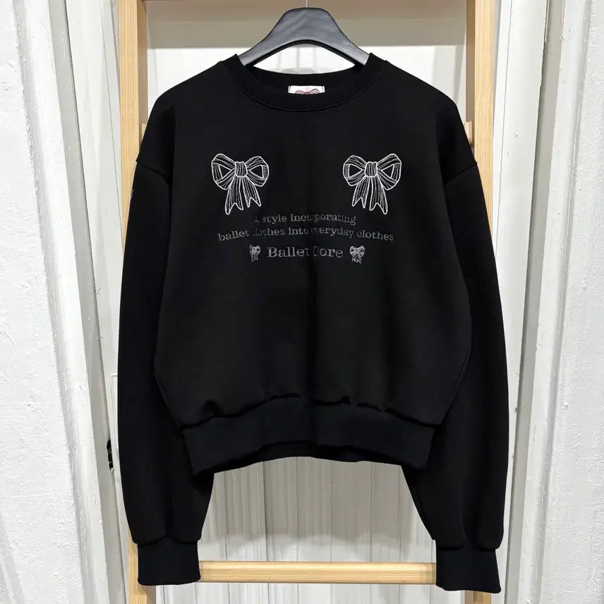 [BUNJANG] Embroidered Ribbon Crop Sweatshirt / [새상품] 자수 리본 크롭 맨투맨