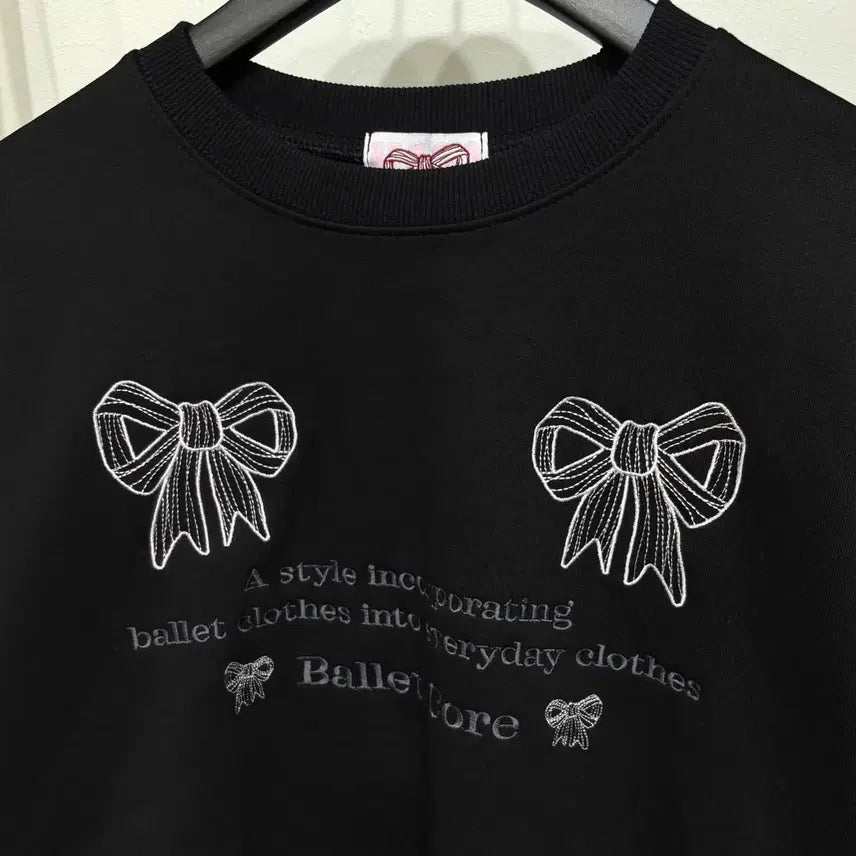 [BUNJANG] Embroidered Ribbon Crop Sweatshirt / [새상품] 자수 리본 크롭 맨투맨