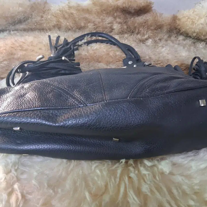 [BUNJANG] Black Leather Tassel Tote Bag / 블랙 가죽 태슬 토트백