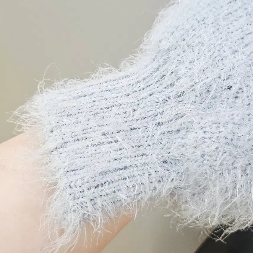 [BUNJANG] Sky Blue Fuzzy Knit Top with Keyring / 하늘색 복실복실 귀염니트*키링증정