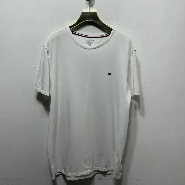 [SOLD OUT] 타미힐피거 화이트 반팔 티셔츠 L