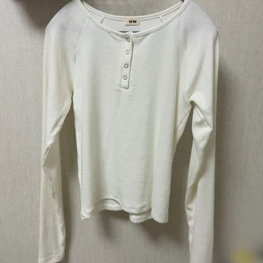 [BUNJANG] Unbranded Henley Neck Long Sleeve Top / 헨리넥 롱슬리브 판매해요