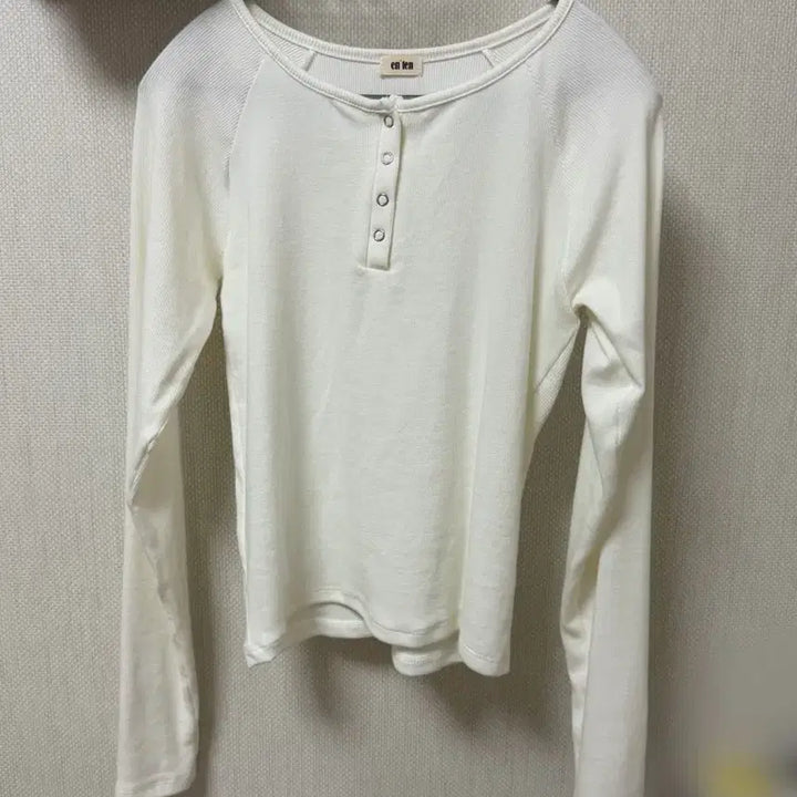 [BUNJANG] Unbranded Henley Neck Long Sleeve Top / 헨리넥 롱슬리브 판매해요