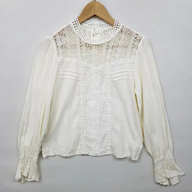 [BUNJANG] PAGEBOY Lace Blouse Ivory / PAGEBOY 레이스 블라우스 아이보리