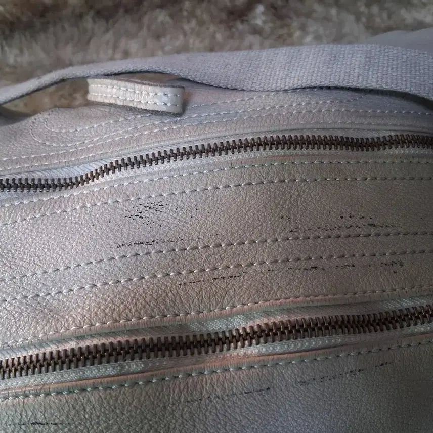 [BUNJANG] Ivory Leather Crossbody Bag / 아이보리 가죽 크로스백