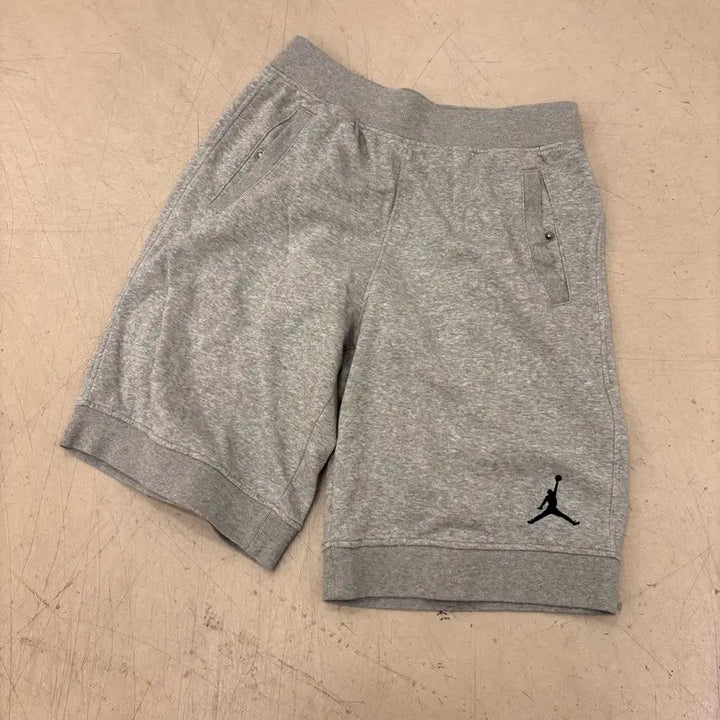 [BUNJANG] Jordan Small Logo Gray Shorts / 조던 스몰로고 그레이 반바지