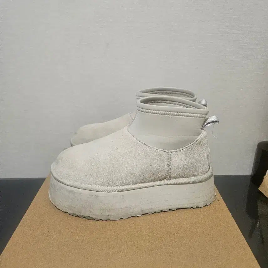 [BUNJANG] UGG White Boots 230 / (정품) ugg 어그 화이트 230